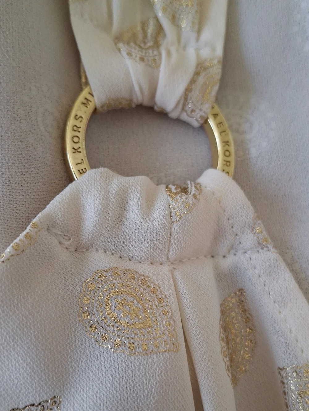 Michael Kors Cream Sleeveless V-Neck Top with Gold Teardrop  Print Size L EUC